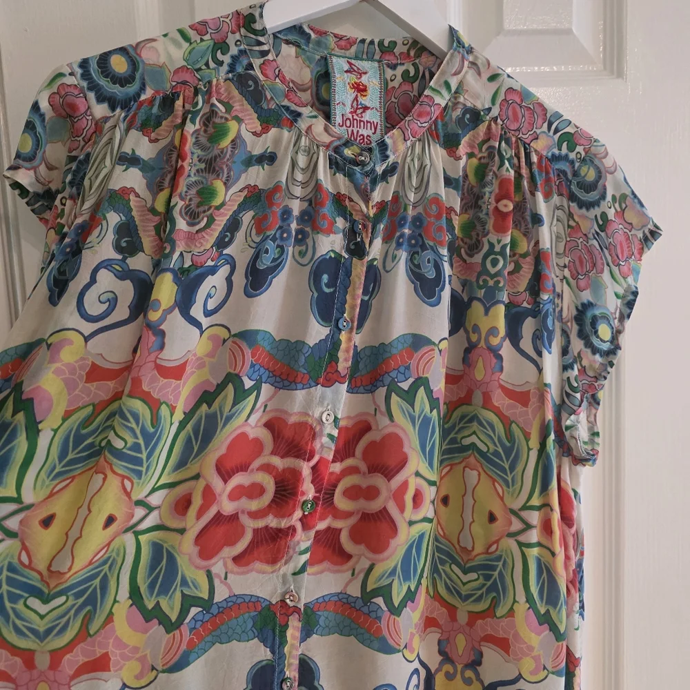 SUPER CLEAN Johnny Was Short Sleeve Button Front Printed Blouse Size Large - Picture 7 of 7